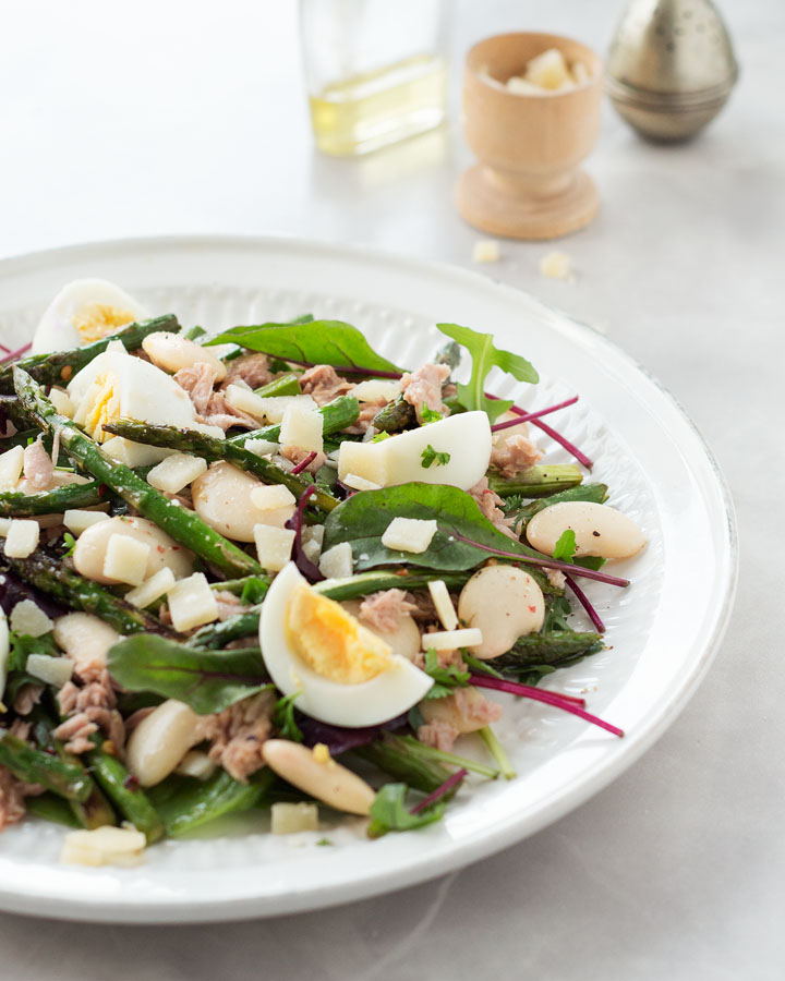 Ensalada de alubias, atún y espárragos trigueros