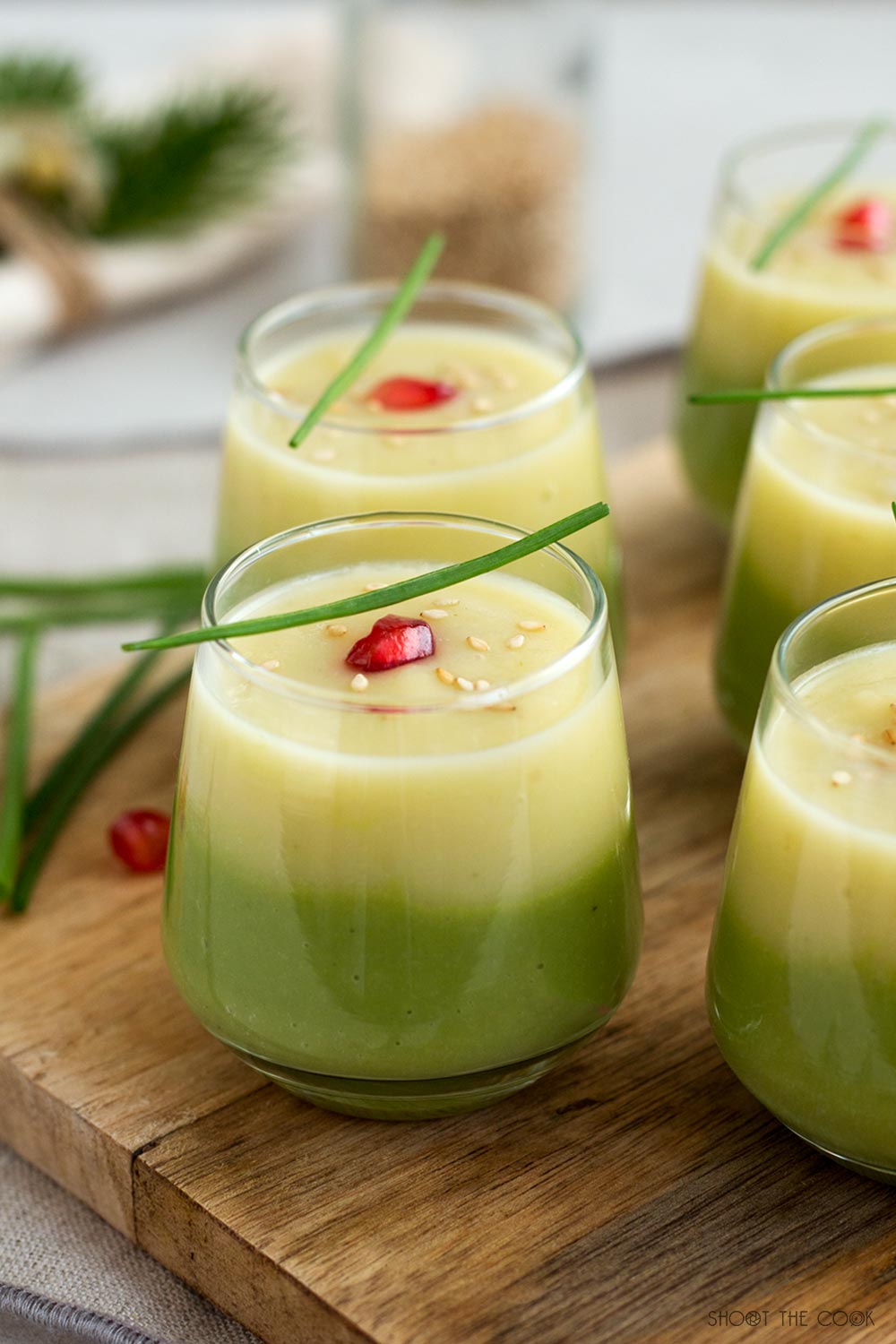 Vasitos de vichyssoise y crema de guisantes